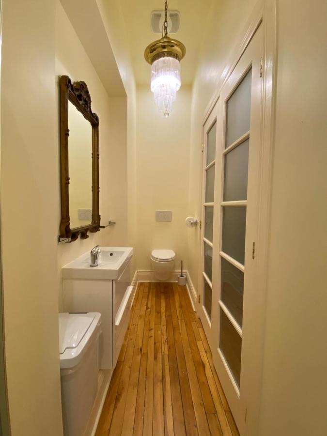 Gold Door Bed & Breakfast 2*