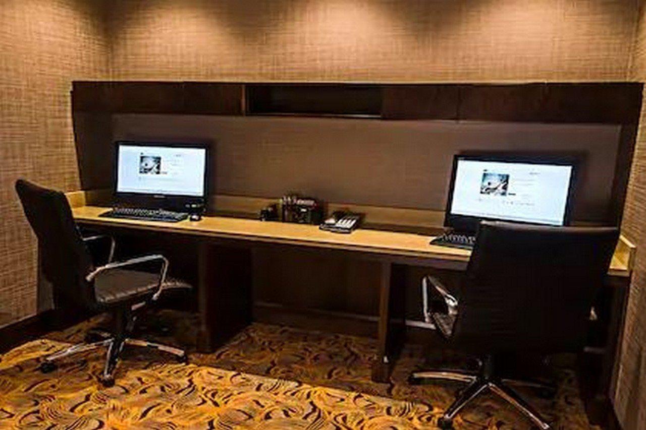 Hampton By Hilton Airport