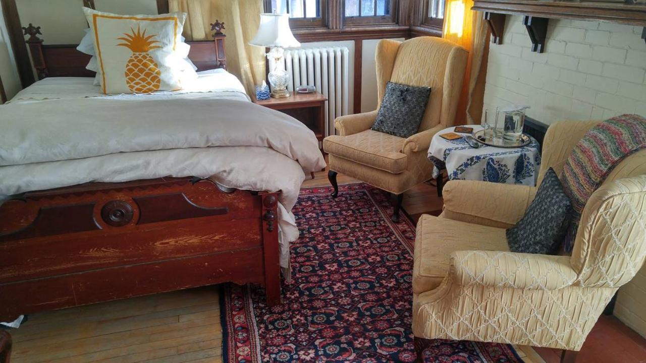 Ashbury House Bed & Breakfast 4*
