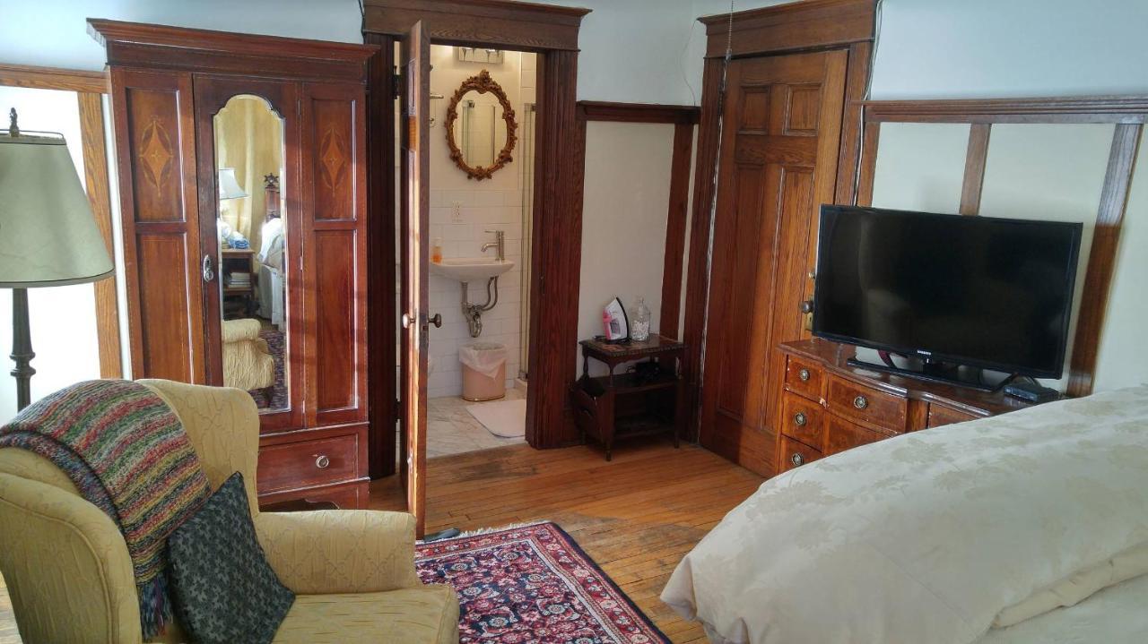 Ashbury House 4*