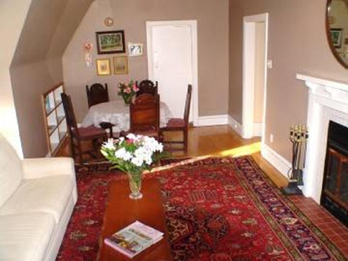 Ashbury House Bed & Breakfast