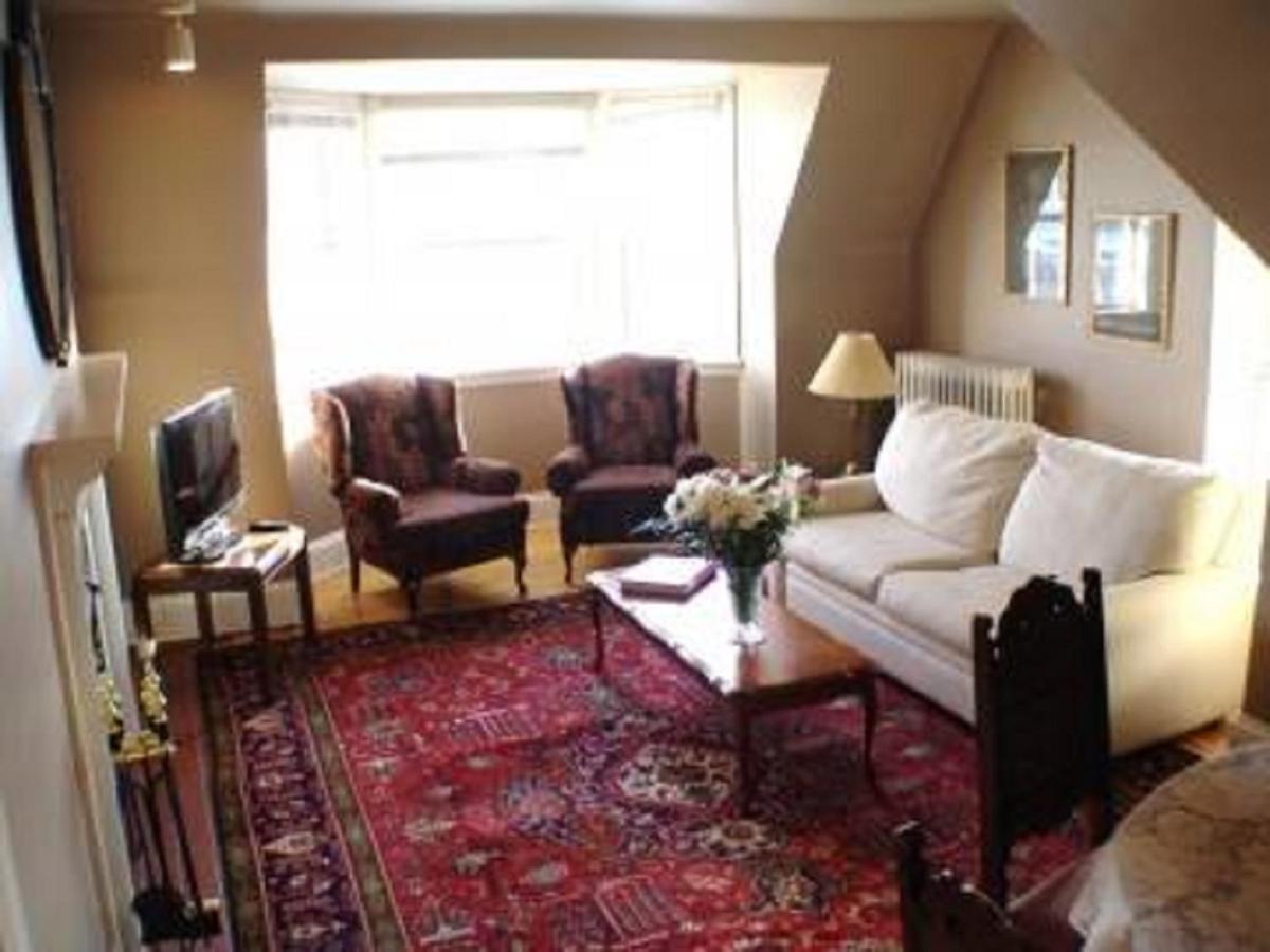 Ashbury House Bed & Breakfast 4*