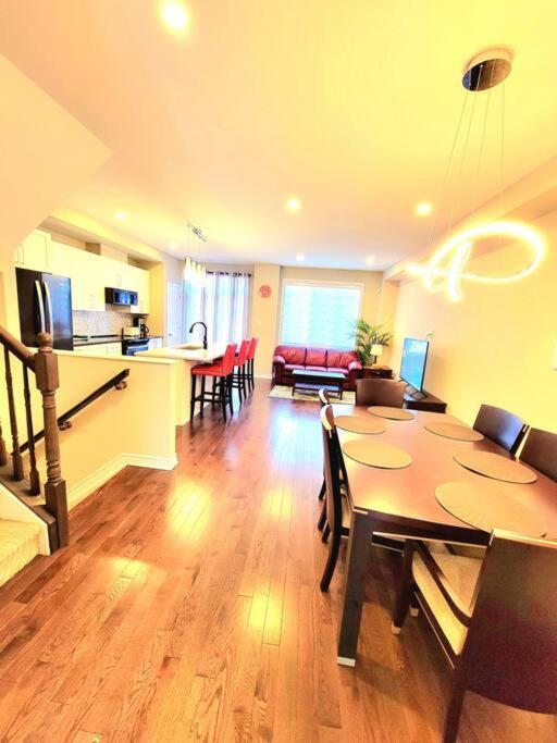 Holiday home 3 Bedroom Town House In Close To Downtown *