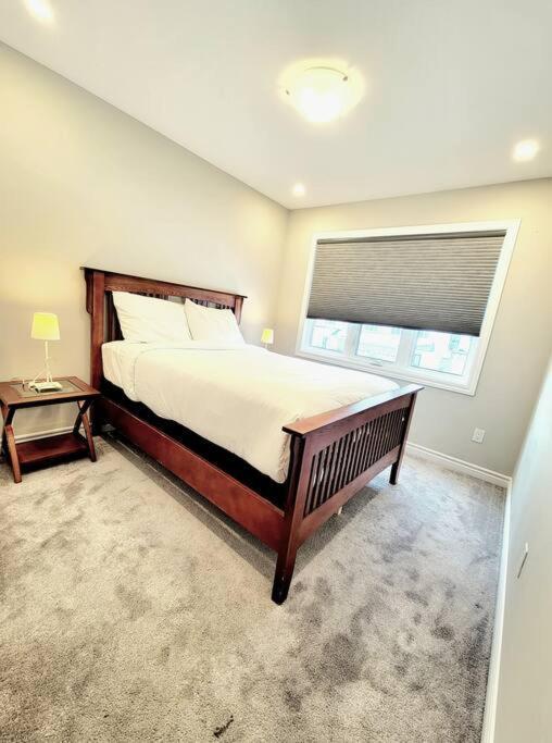 3 Bedroom Town House In Close To Downtown Holiday home
