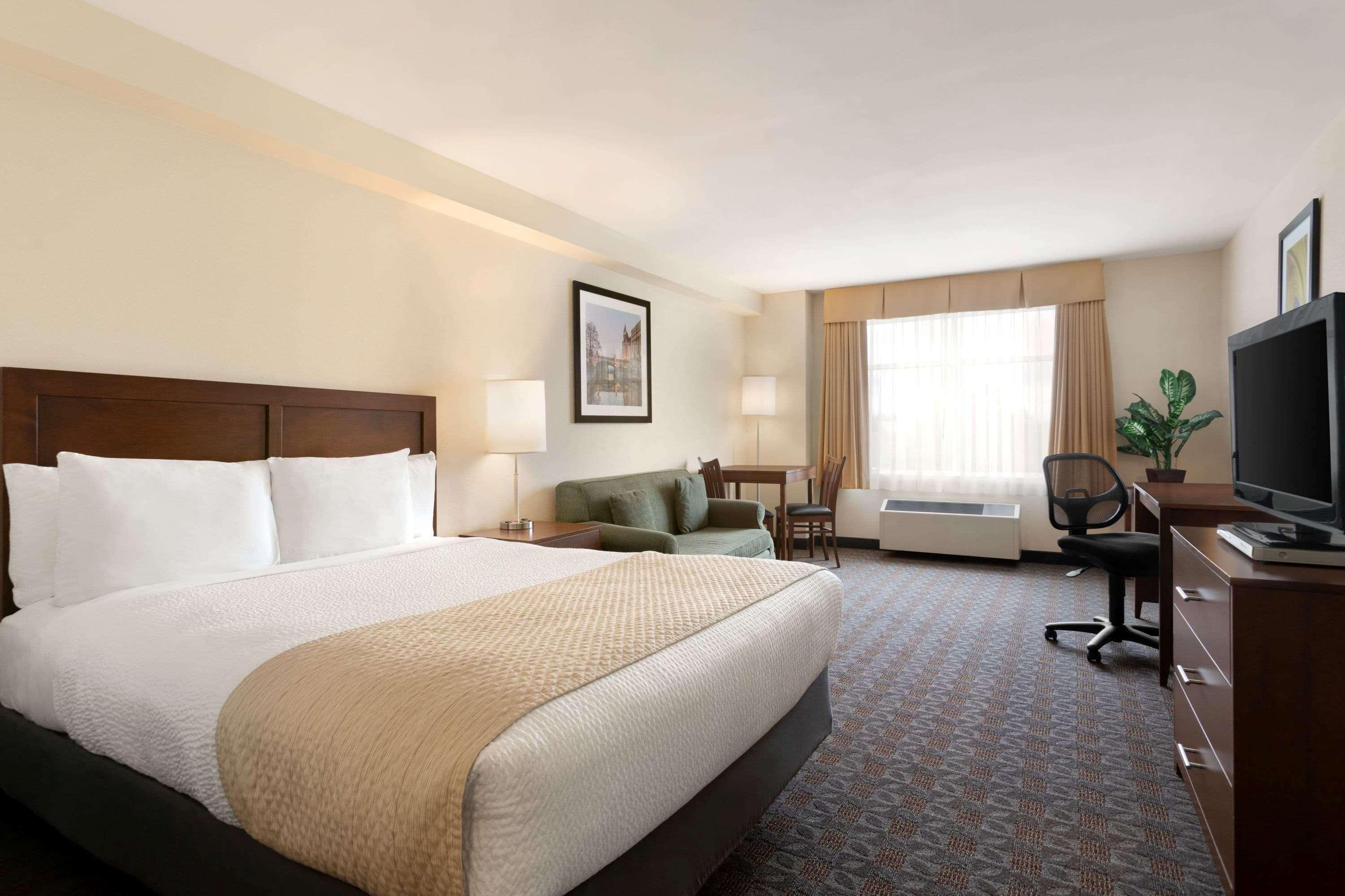 Days By Wyndham Airport Hotel 3*