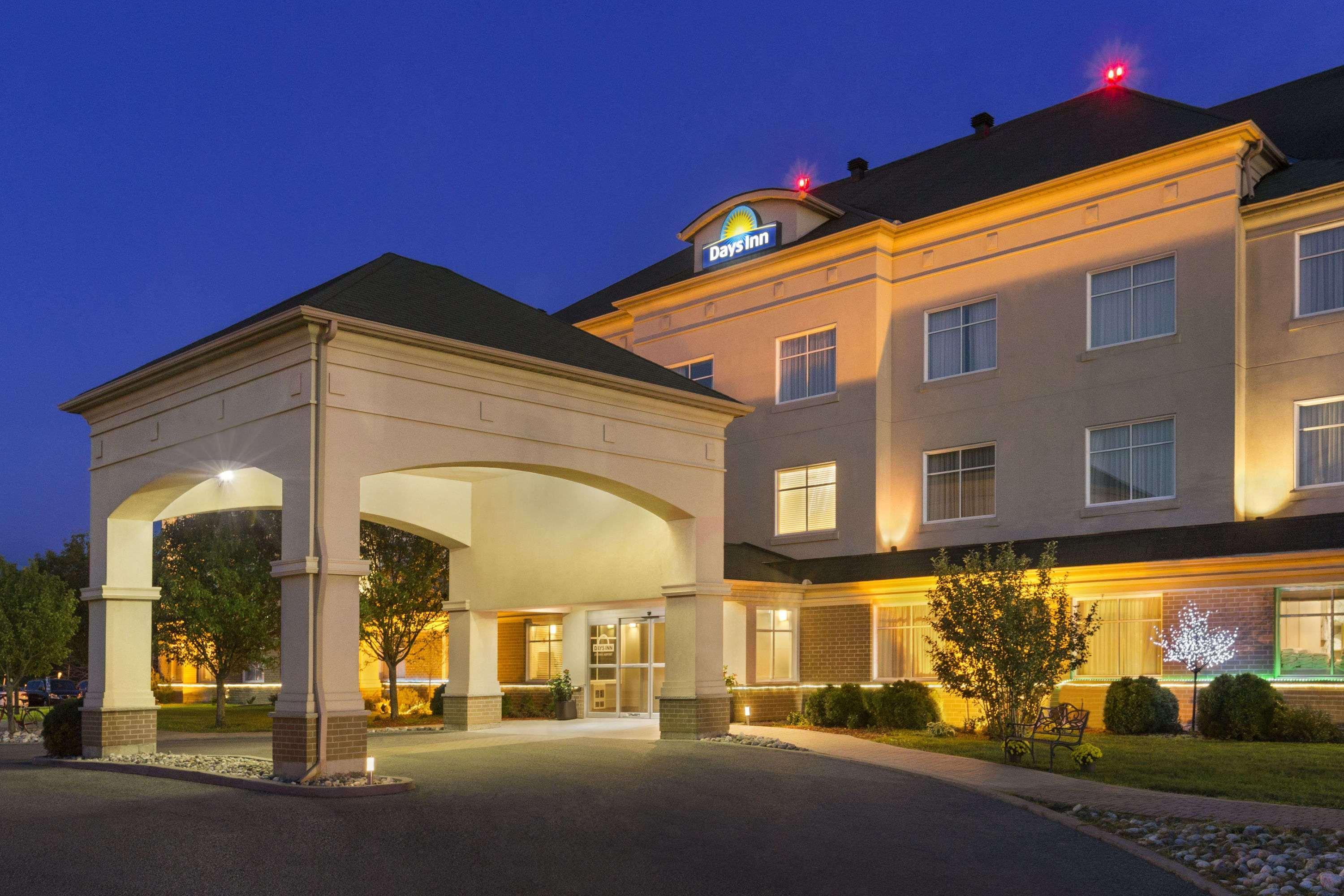 Days By Wyndham Airport Hotel