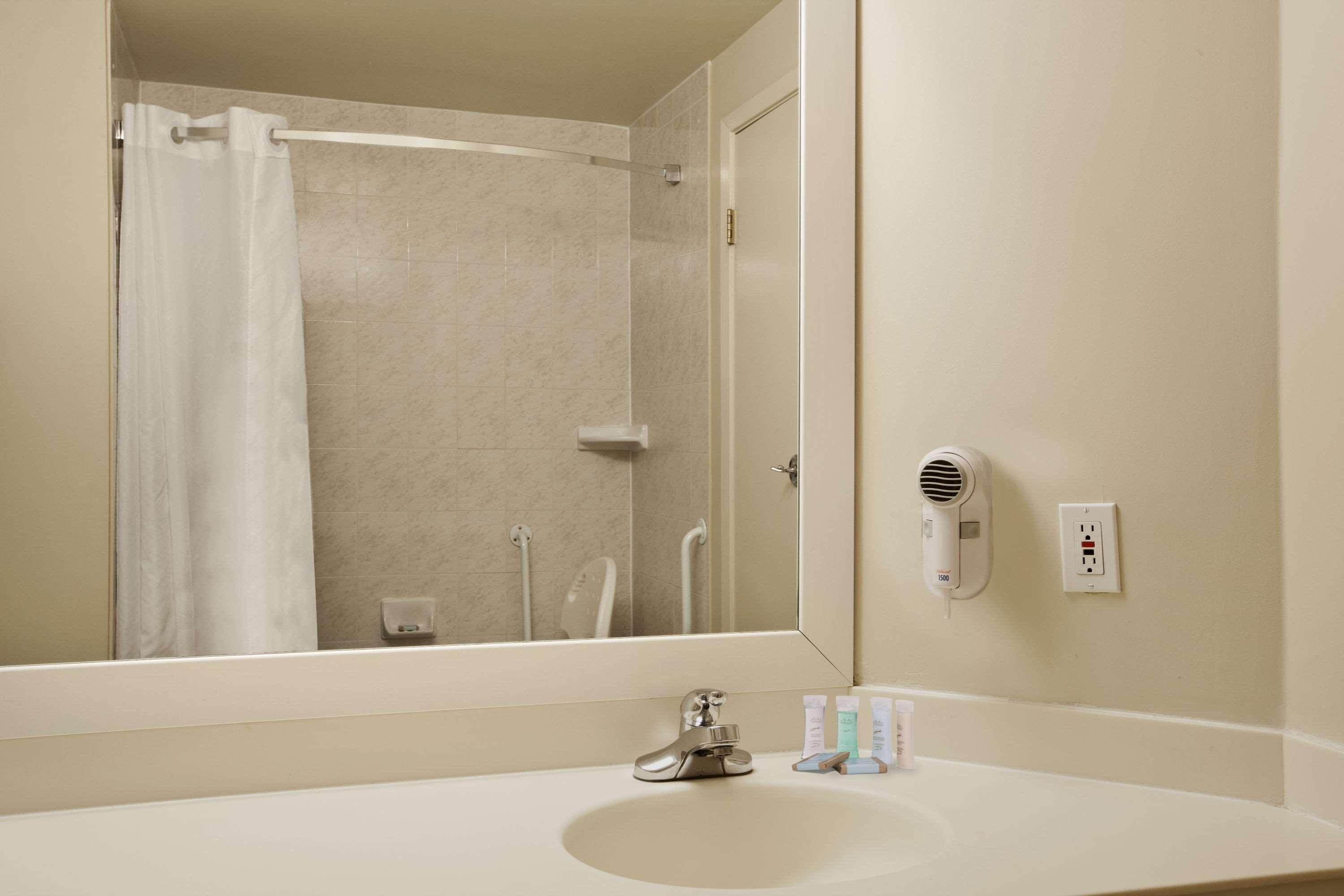 Hotel Travelodge By Wyndham West