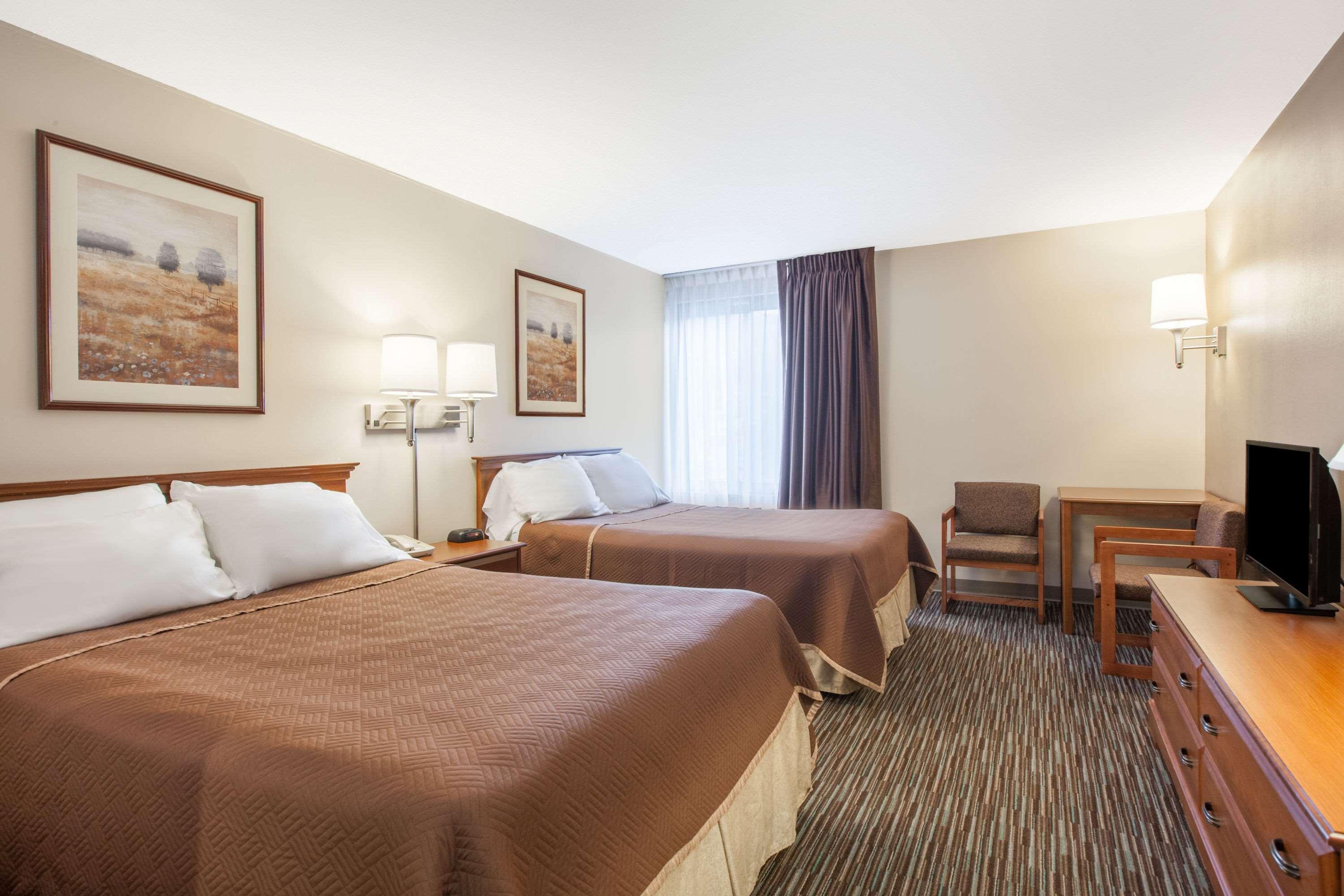 Travelodge By Wyndham West Hotel