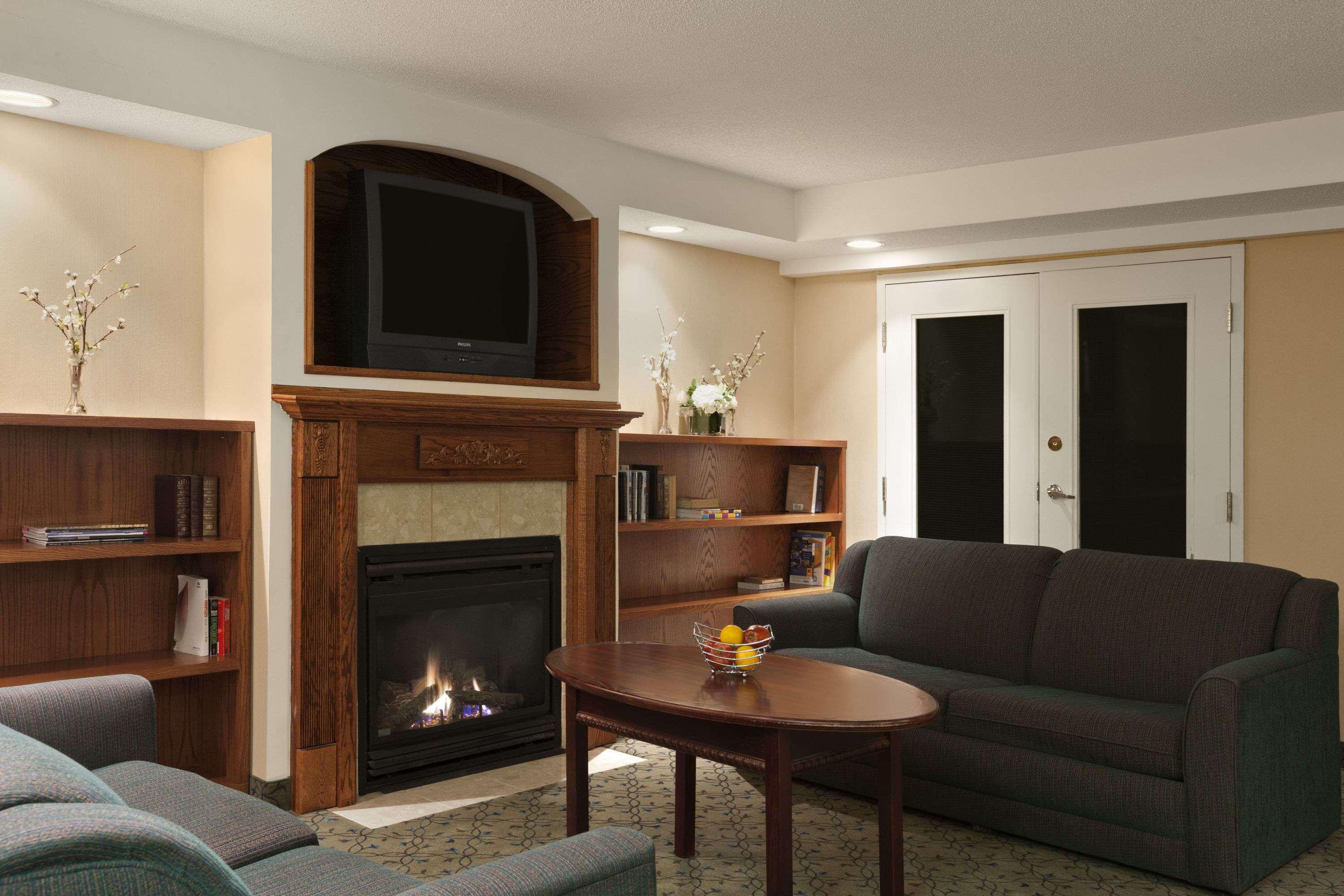 Travelodge By Wyndham West Hotel