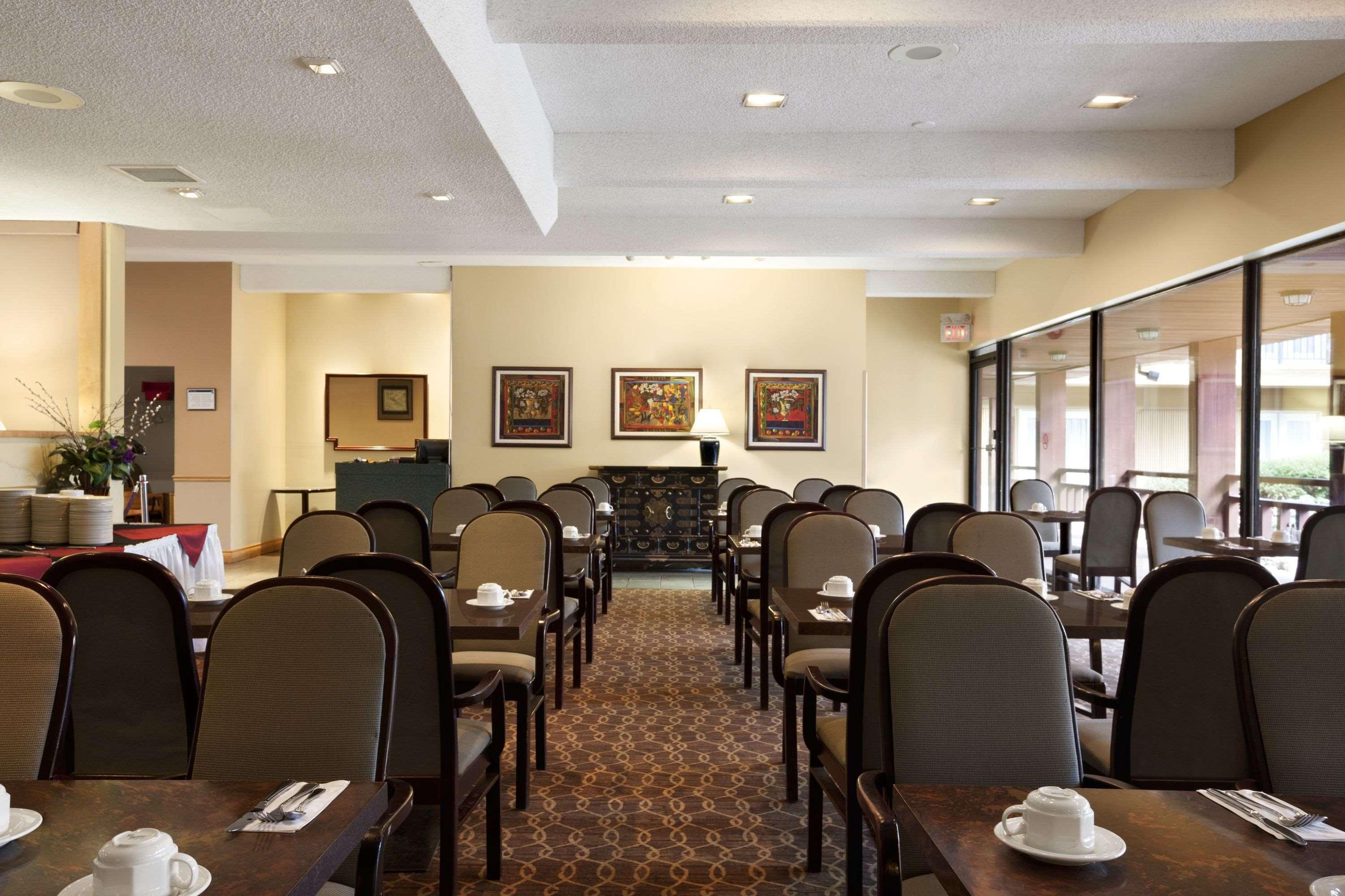 Travelodge By Wyndham West Hotel