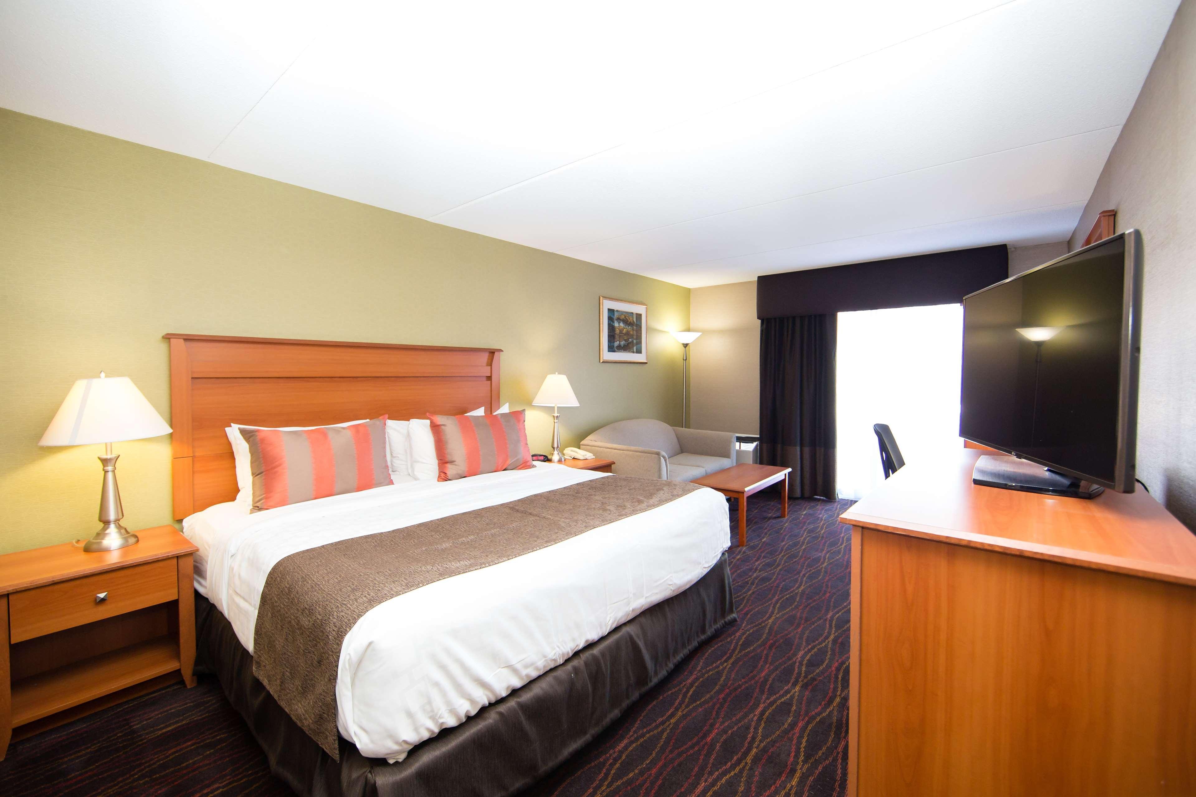 Western Kanata And Conference Centre 3*