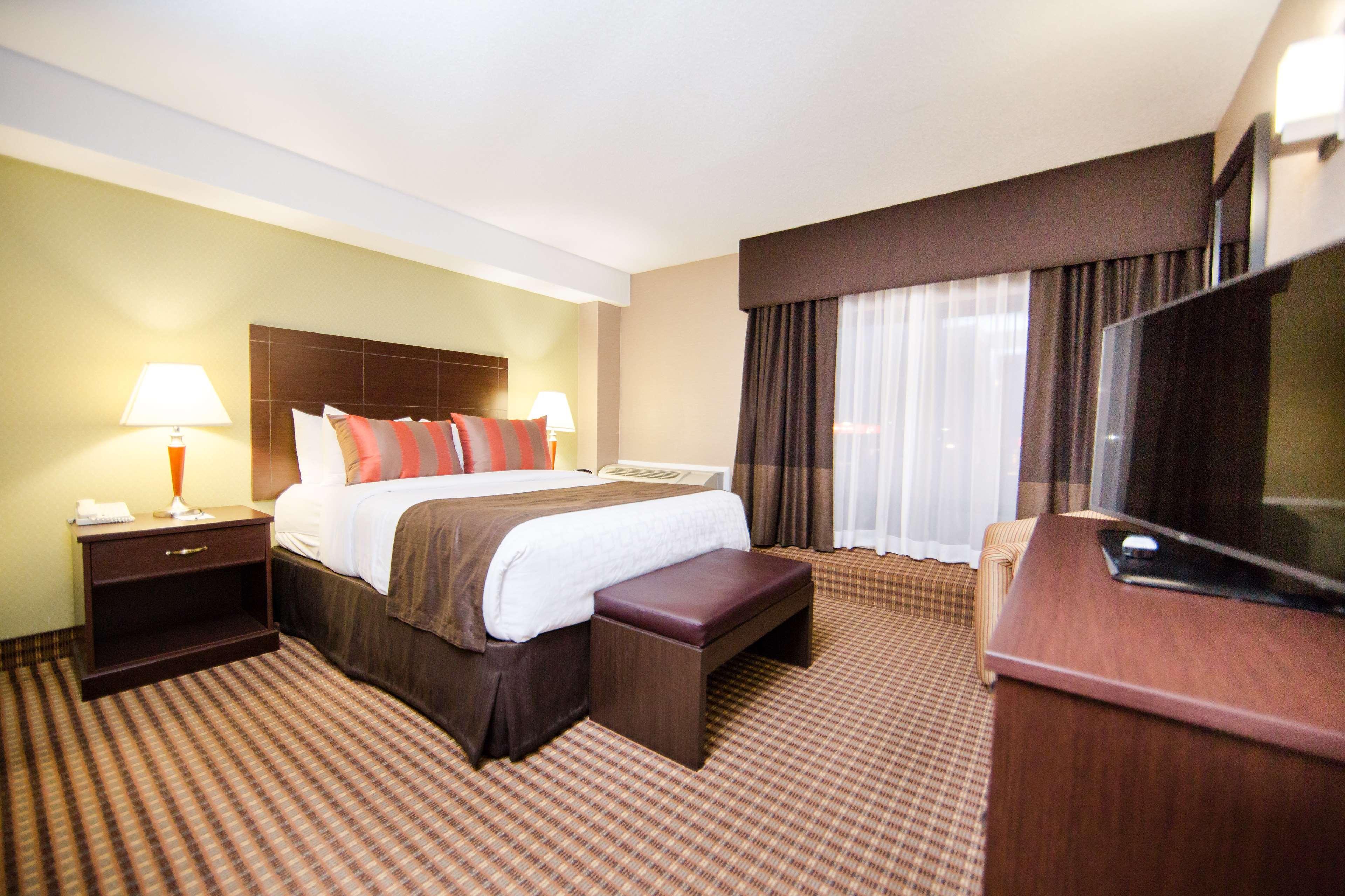 Western Kanata And Conference Centre Hotel