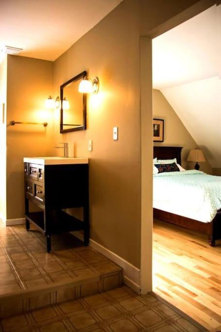 Cozy 4-bedroom Haven For Relaxing Getaways *