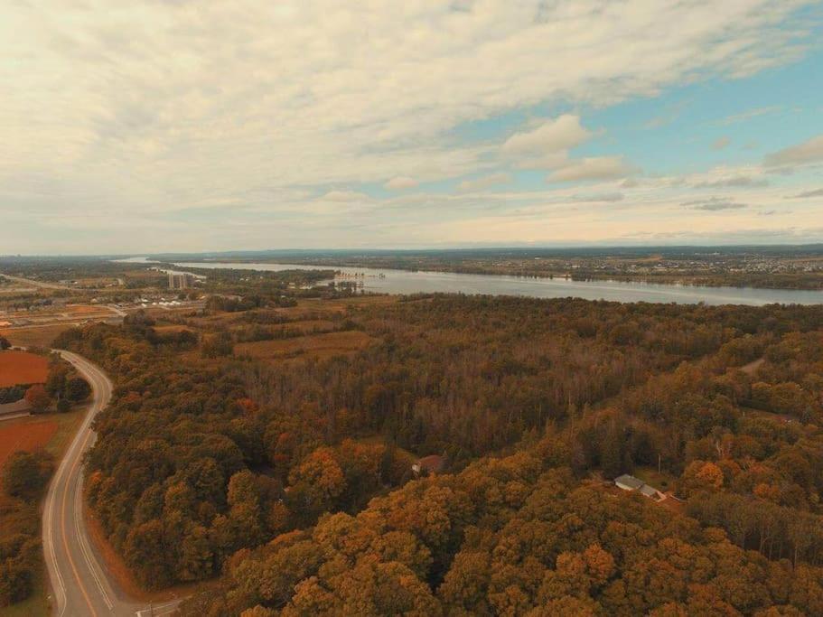 Cozy 4-bedroom Haven For Relaxing Getaways Holiday home Ottawa