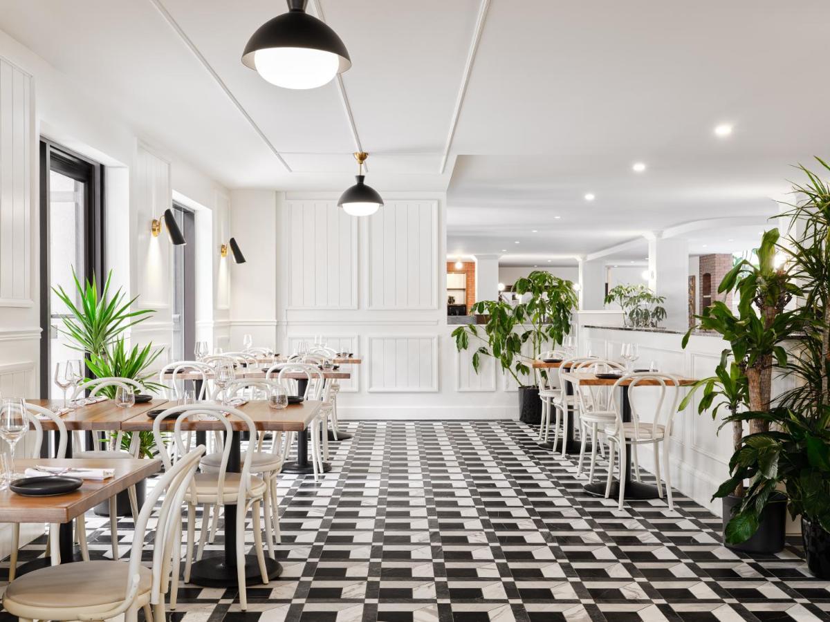 Metcalfe By Gray Collection 4*