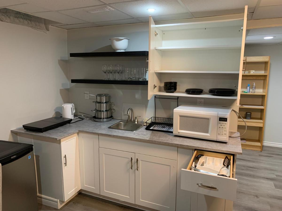 A Bright Specious 1 Bedroom Unit In The Basement