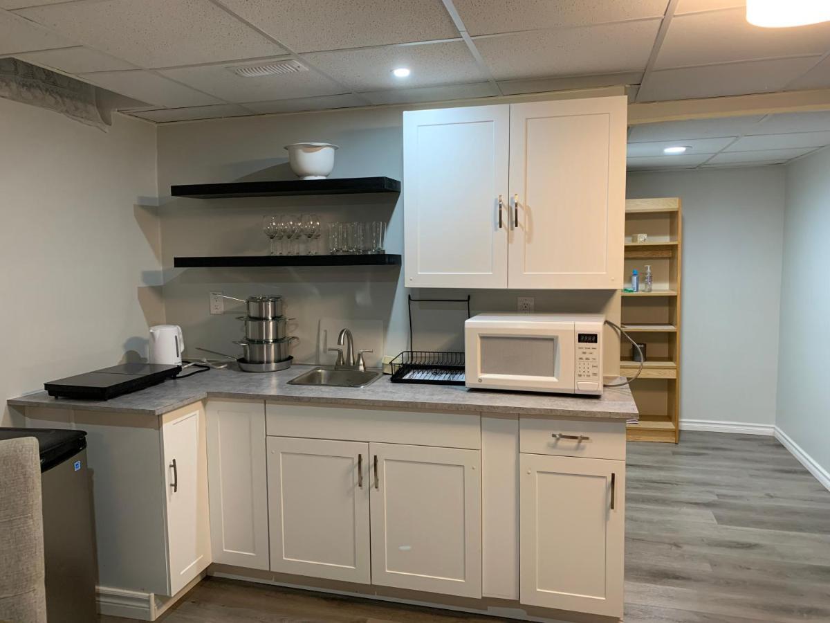 A Bright Specious 1 Bedroom Unit In The Basement * Ottawa