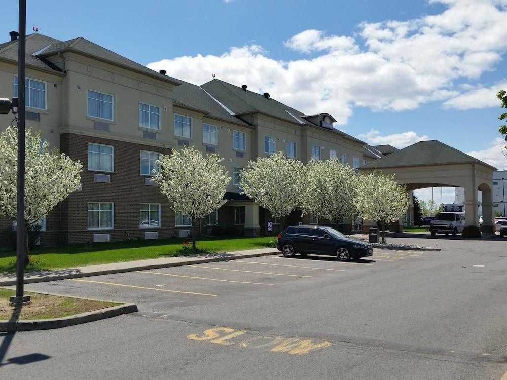 Days By Wyndham Airport Ottawa