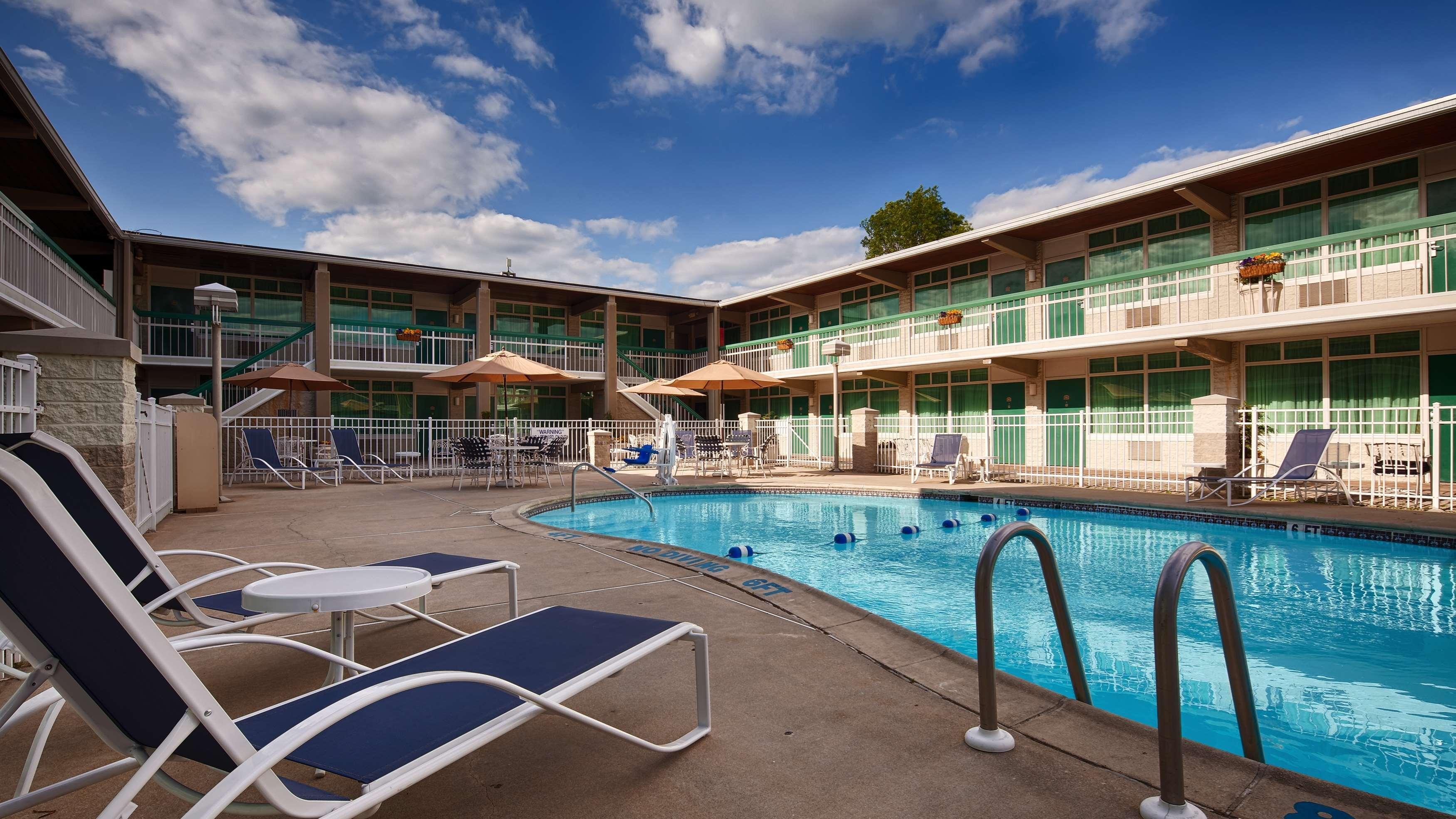 Western Kanata And Conference Centre Hotel 3*