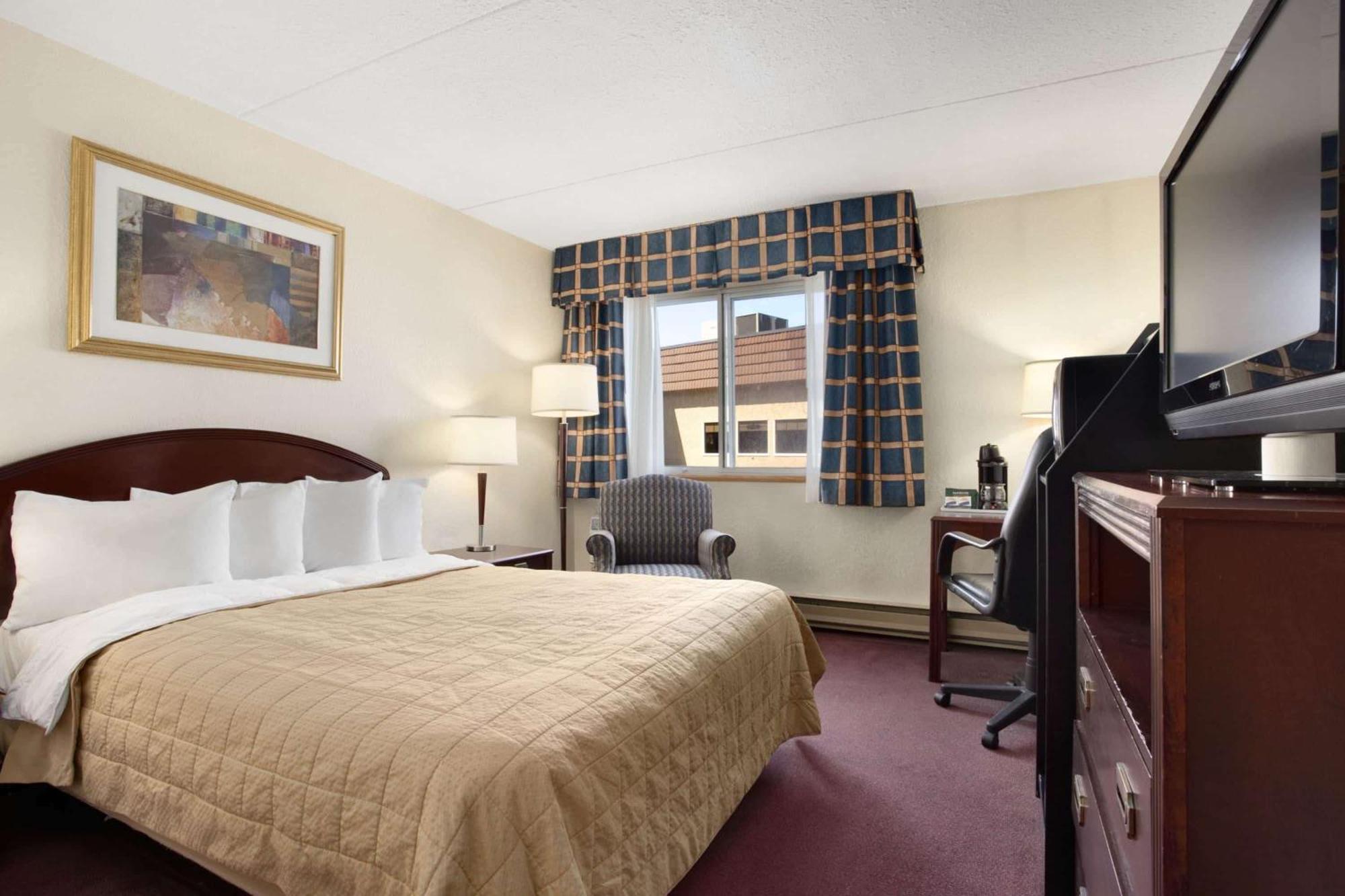 Travelodge By Wyndham East