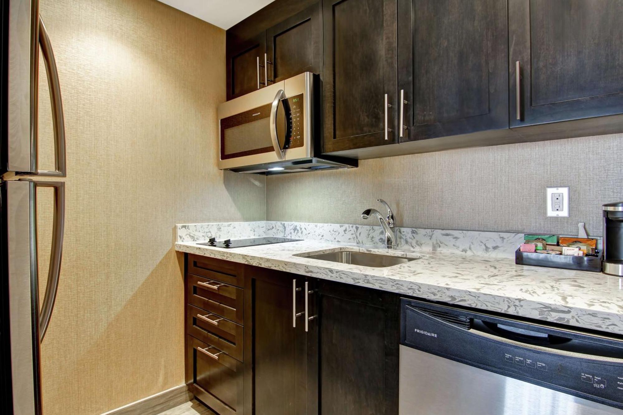 Hotel Homewood By Hilton Kanata 3*