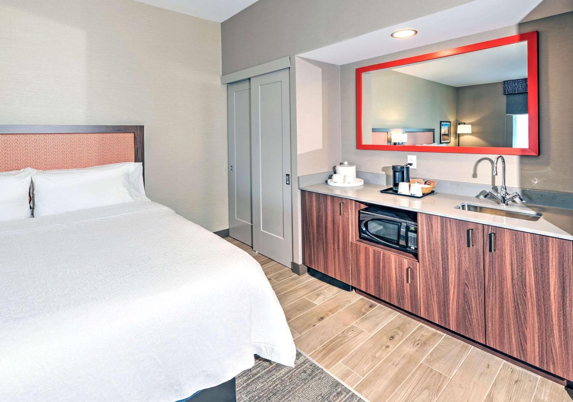 Hotel Hampton By Hilton Ottawa