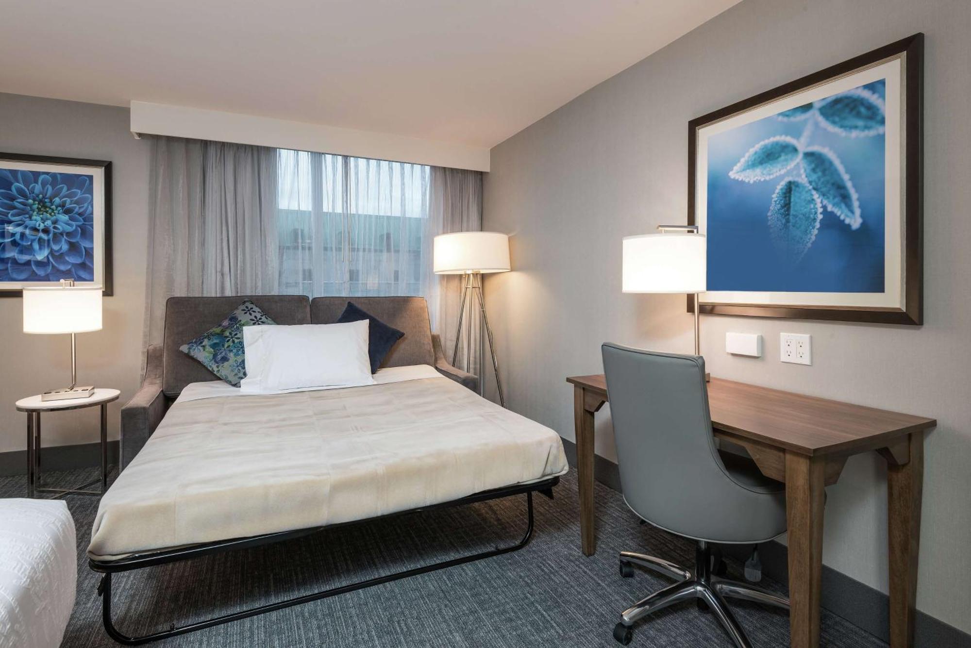 Hotel Homewood By Hilton Downtown Ottawa