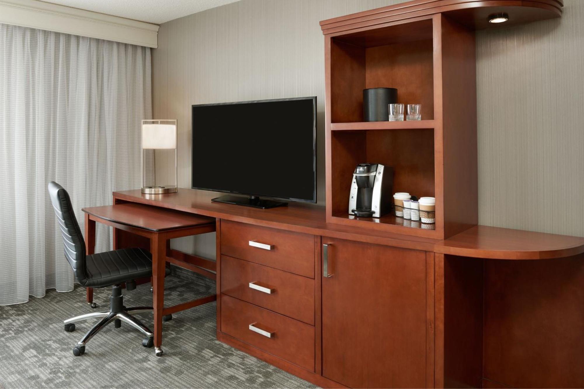 Courtyard By Marriott Downtown Hotel 3*