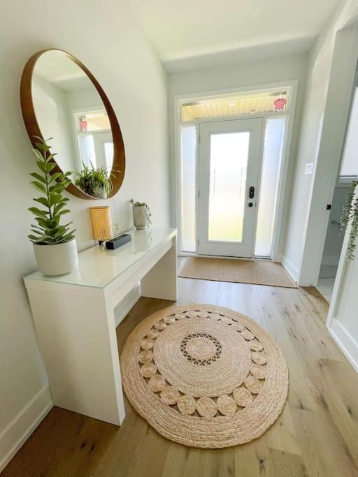 Lux-haven- Single Family Barrhaven Apartment