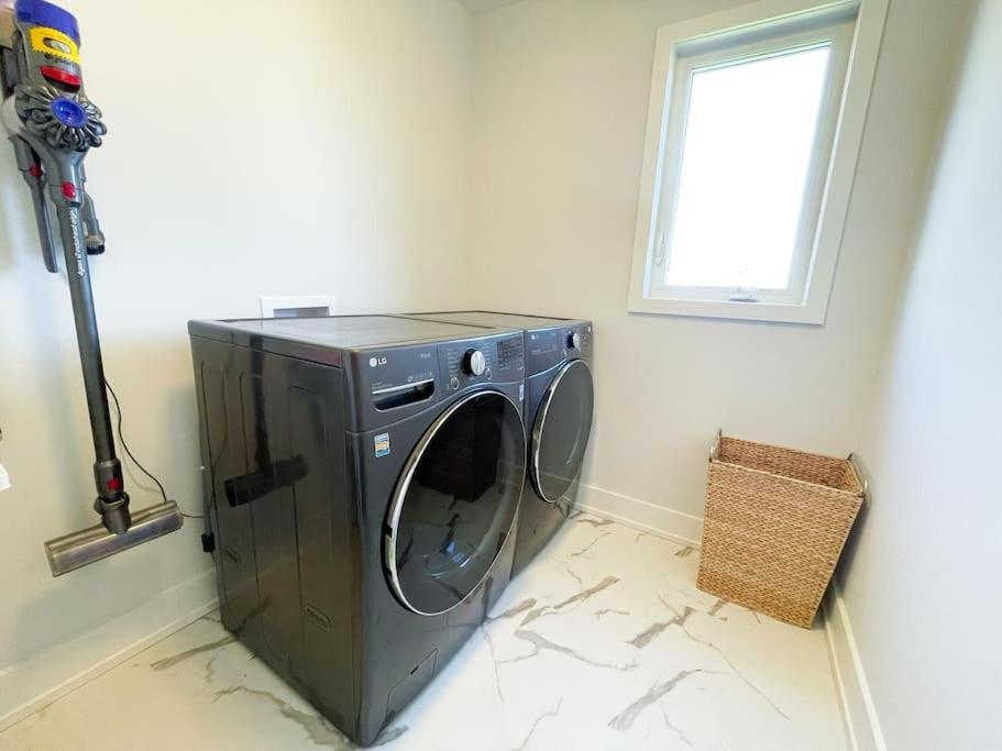 Lux-haven- Single Family Barrhaven Apartment Ottawa