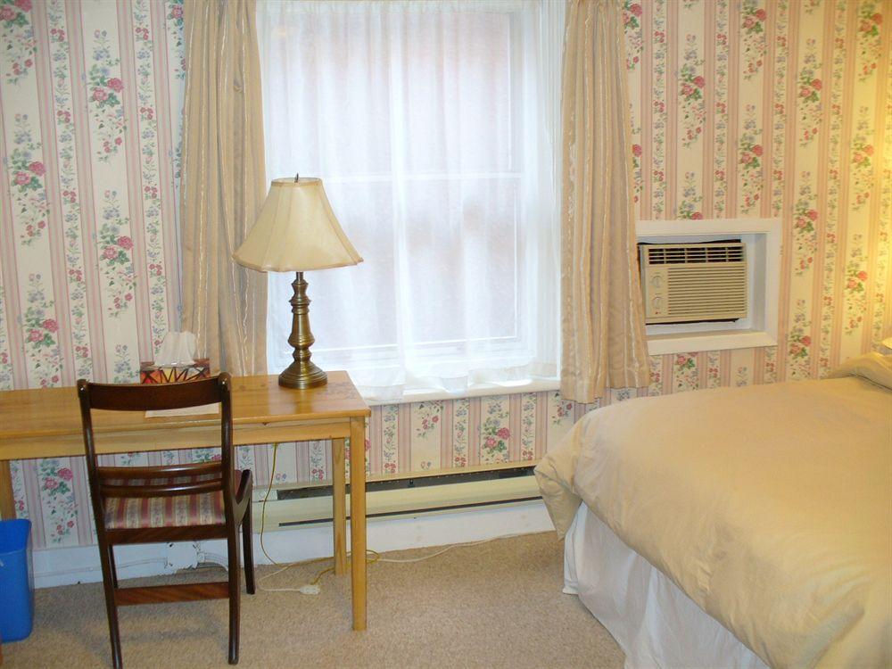 Albert House 3*