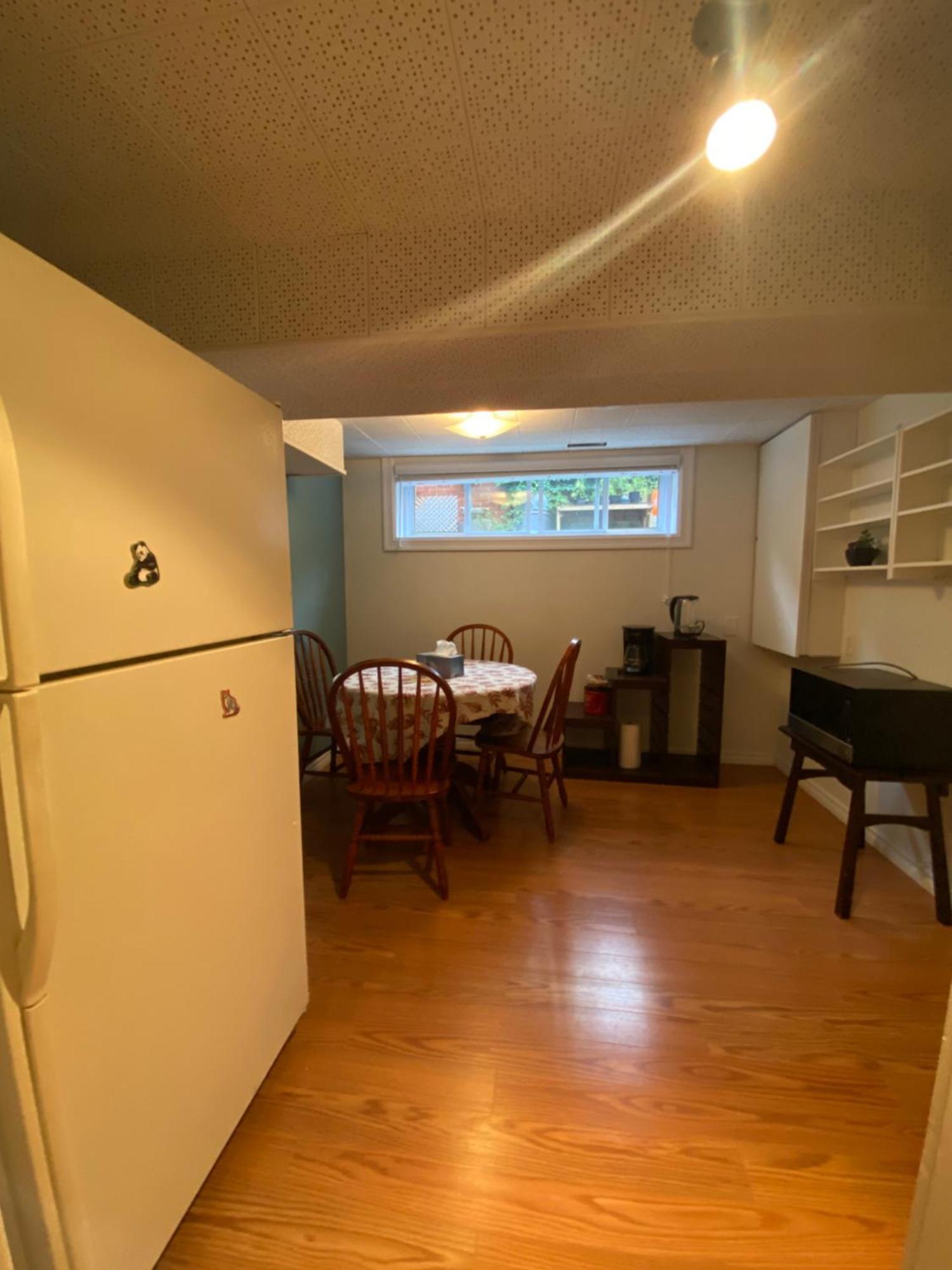 Spacious -walkout Basement- 4 Guests! -dedicated Workspace-no Pet! No Cooking! No Smoking! No Party!