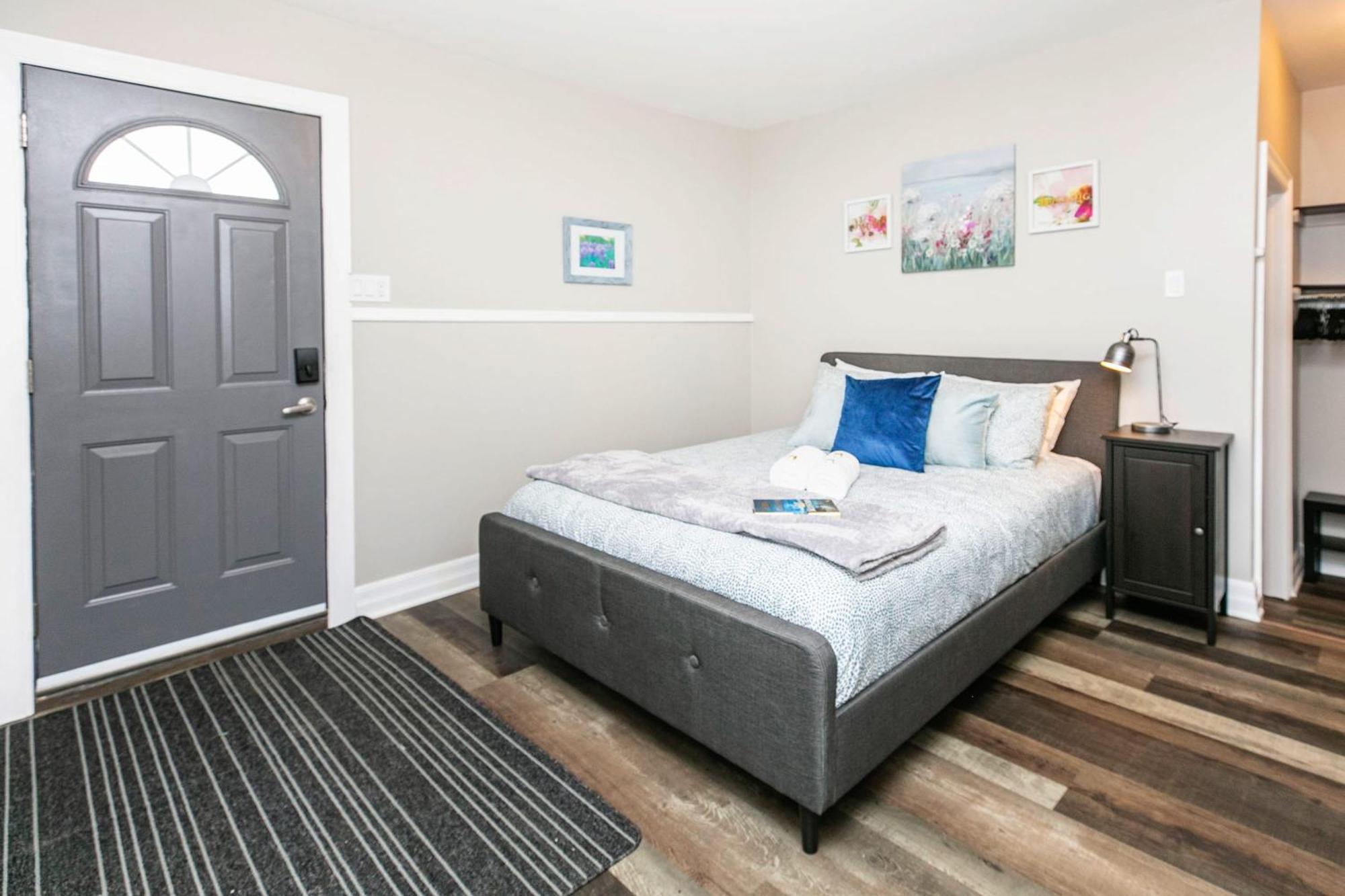 Modern 2br - Close To Byward Market Apartment *