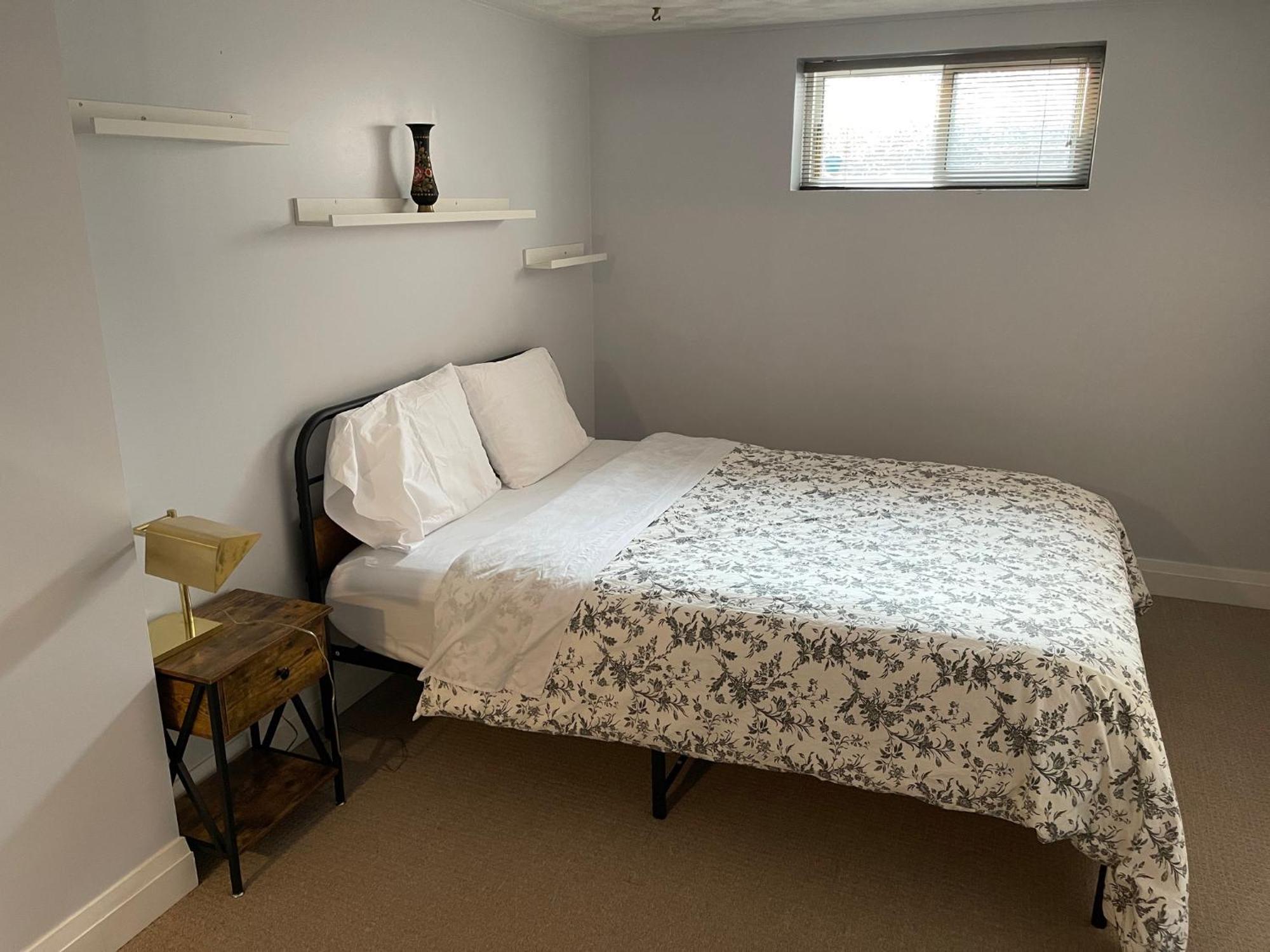 Big Bedroom, 24 * Ottawa