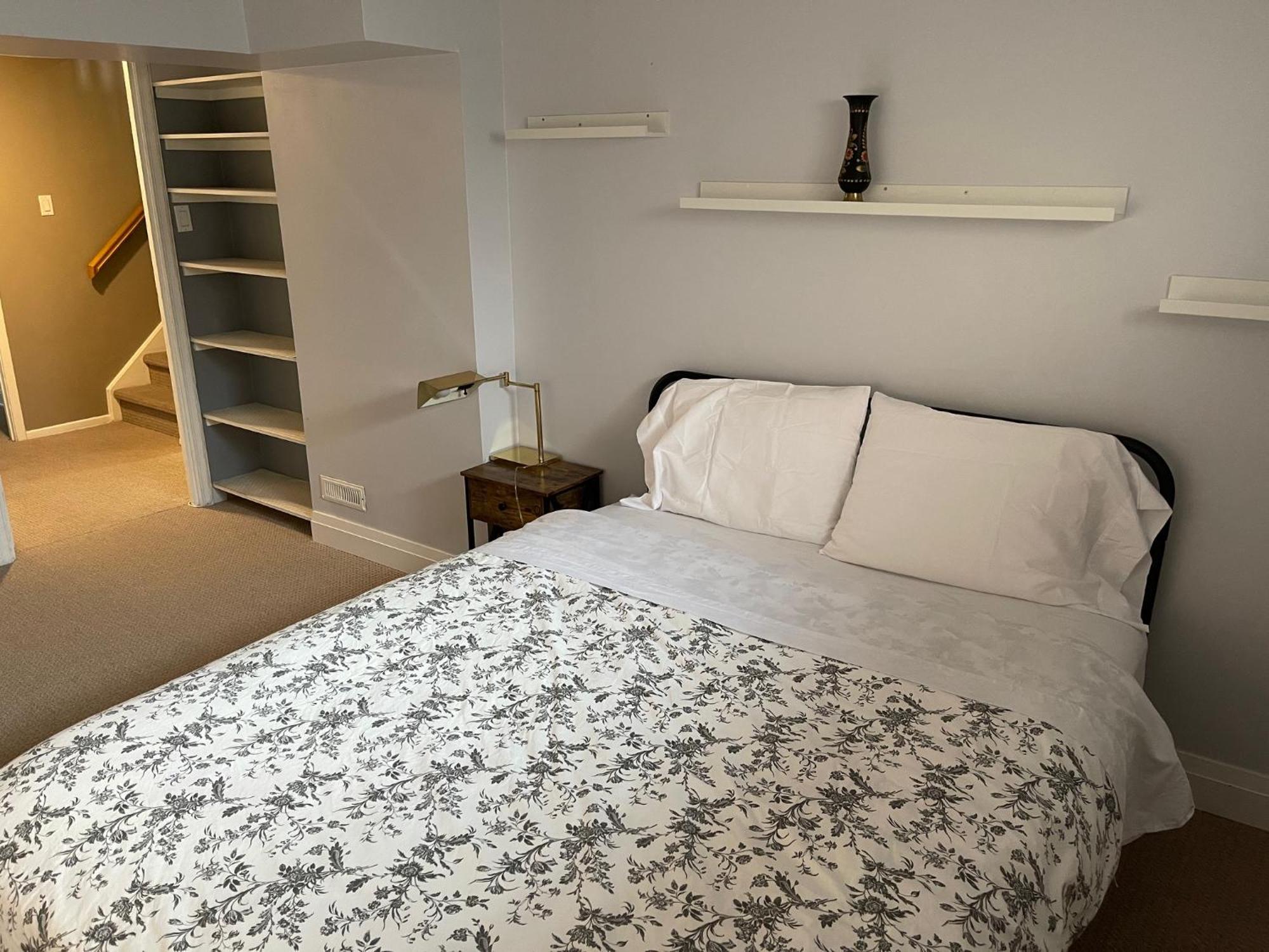 Big Bedroom, 24 * Ottawa