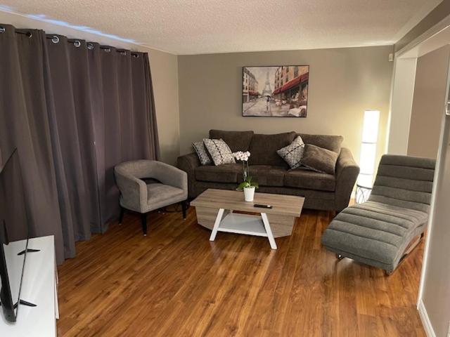 Big Bedroom, 24 Homestay Ottawa