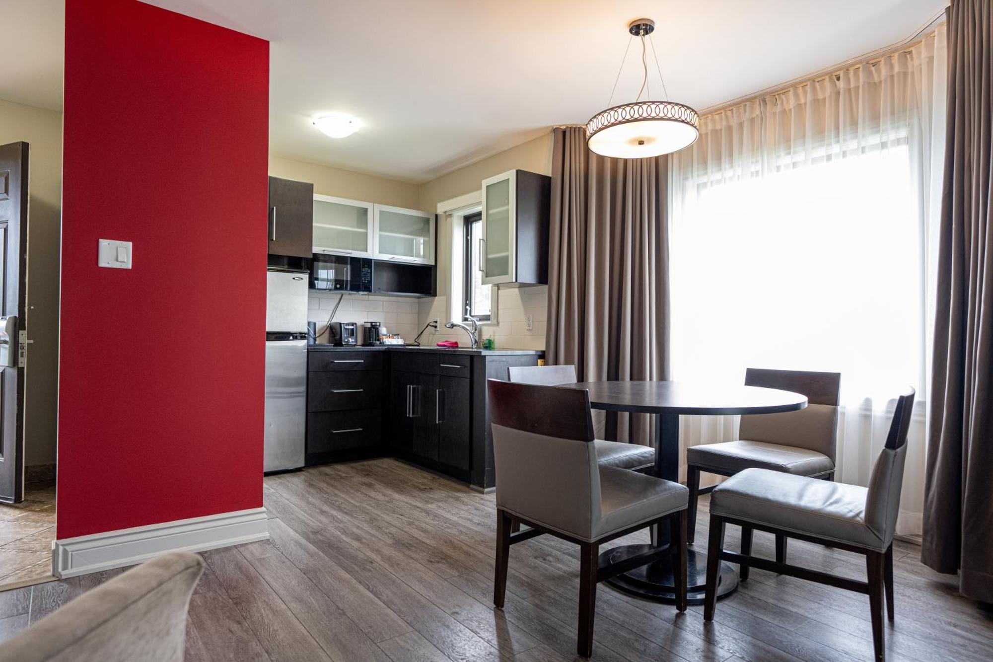 Ramada By Wyndham On The Rideau 3*