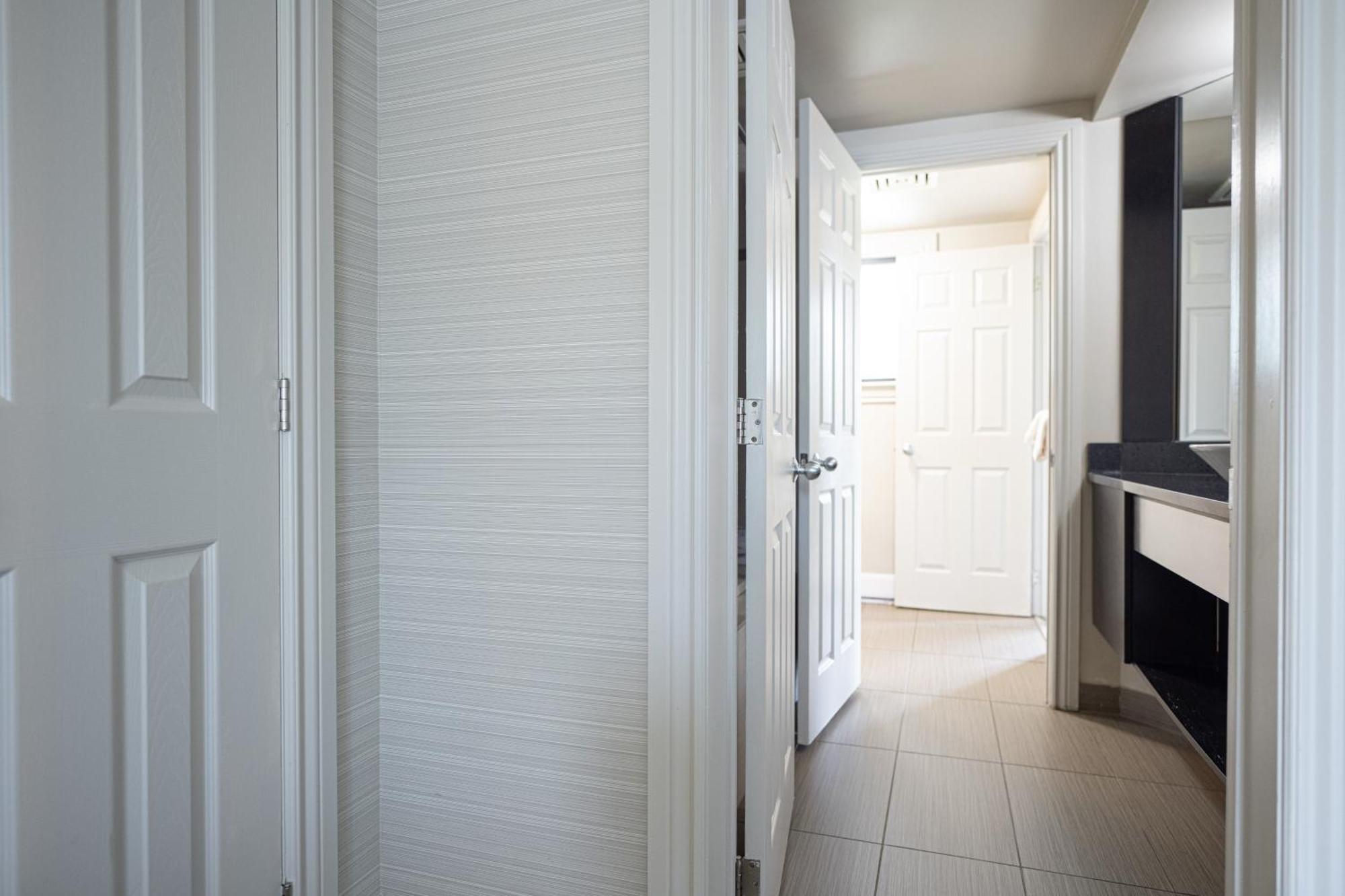 Ramada By Wyndham On The Rideau Hotel 3*