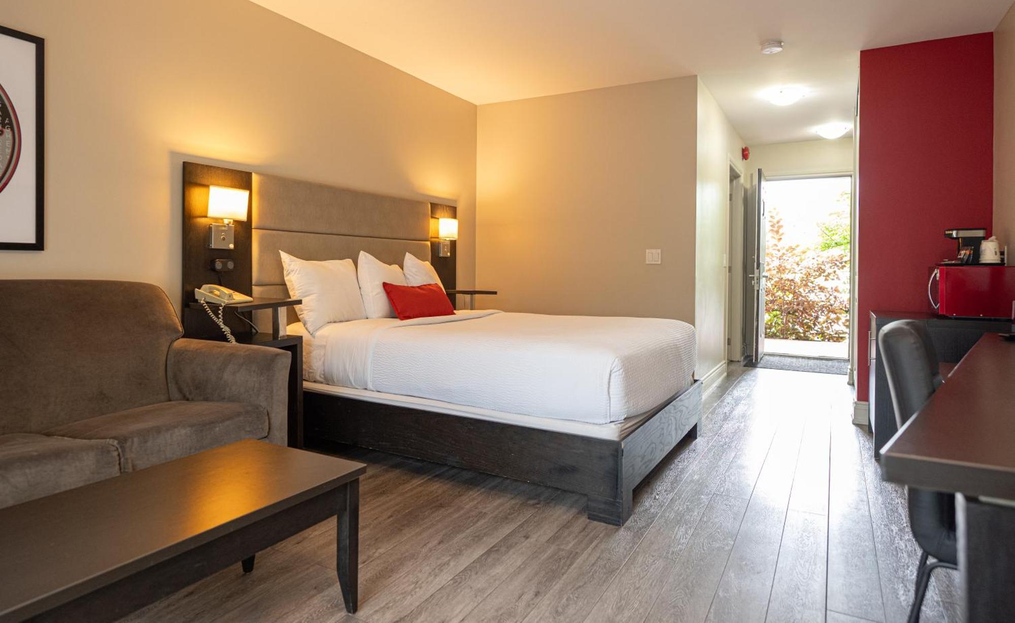 Ramada By Wyndham On The Rideau Hotel 3*