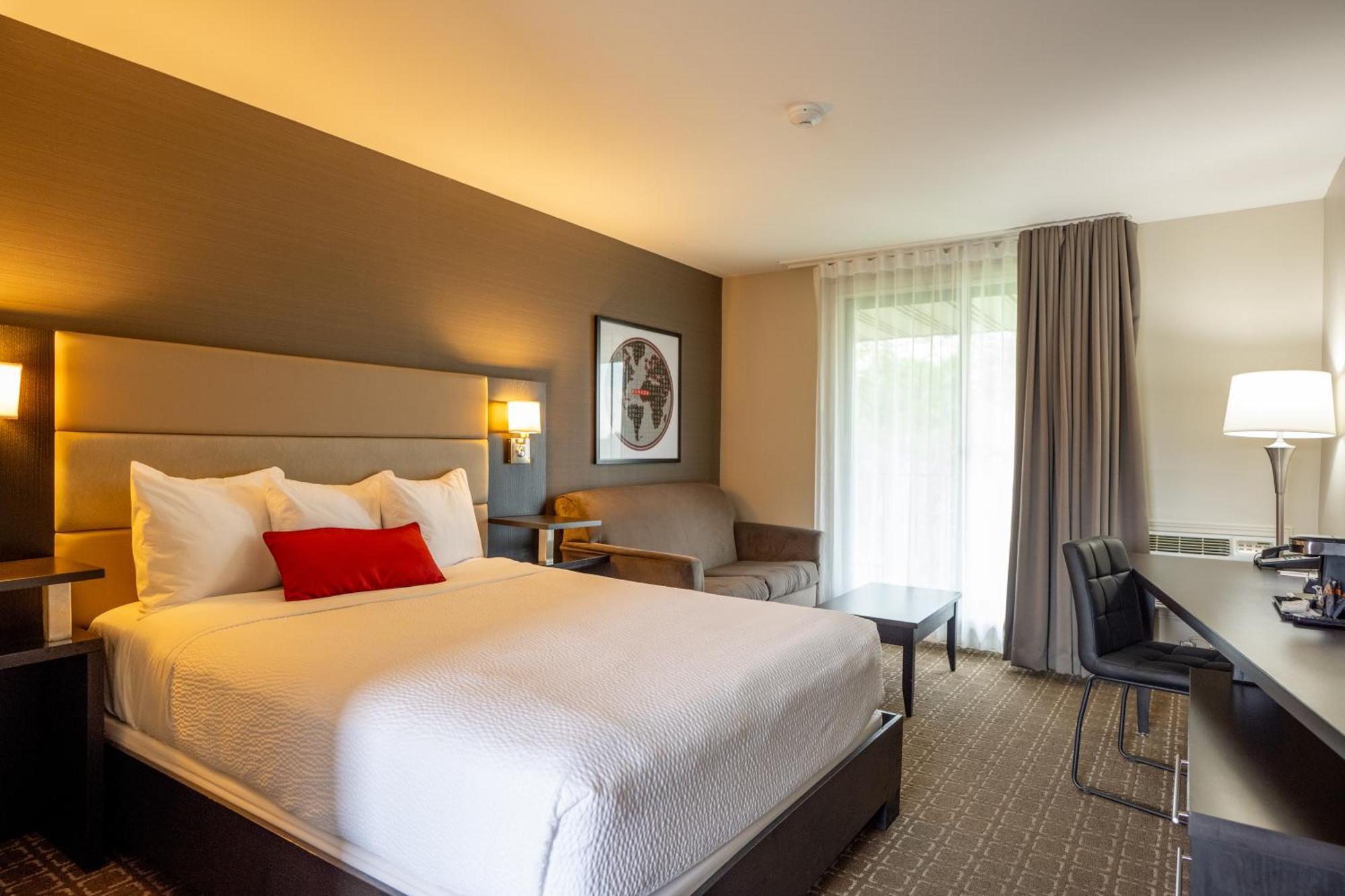 Hotel Ramada By Wyndham On The Rideau 3*