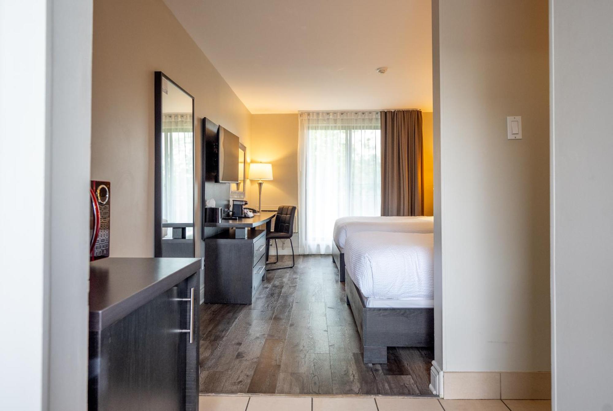 Ramada By Wyndham On The Rideau 3*