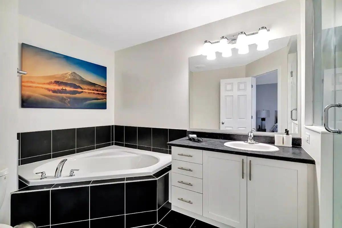 Holiday home Modern Townhome Near Attractions Ottawa
