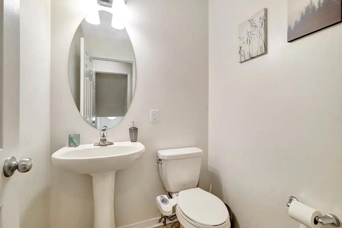 Holiday home Modern Townhome Near Attractions *