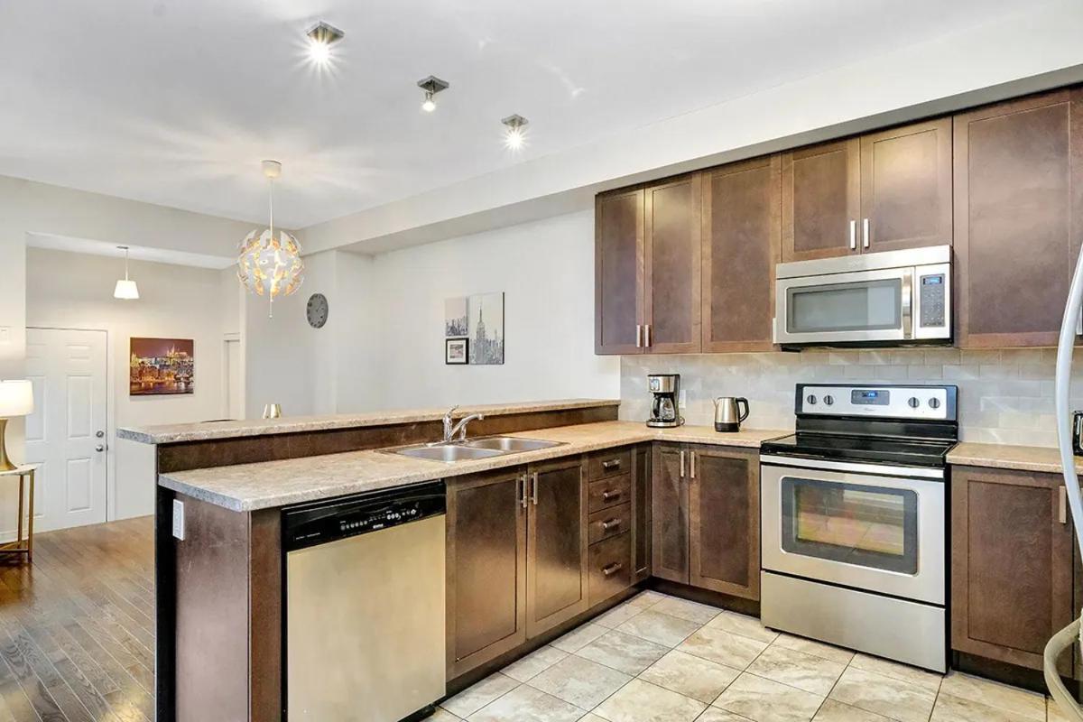 Holiday home Modern Townhome Near Attractions