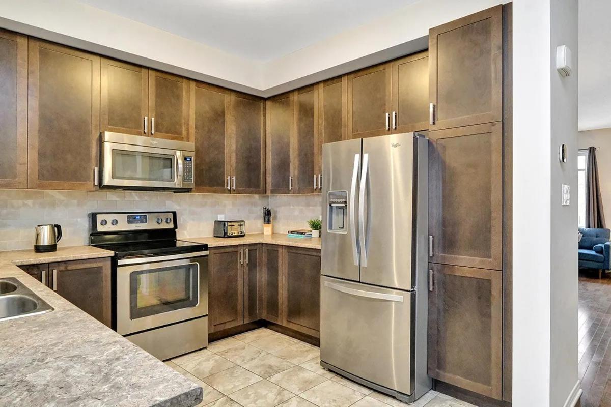 Modern Townhome Near Attractions
