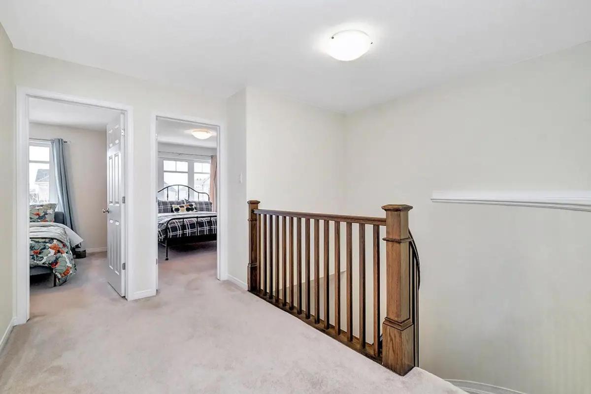 Modern Townhome Near Attractions Holiday home Ottawa