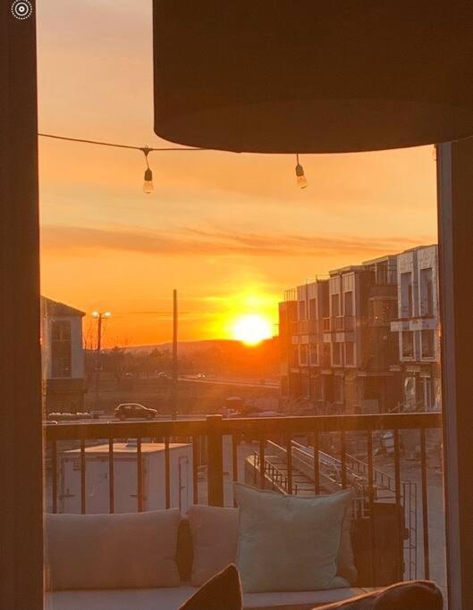 Modern 3 Story Townhouse In A Great Location! Holiday home Ottawa