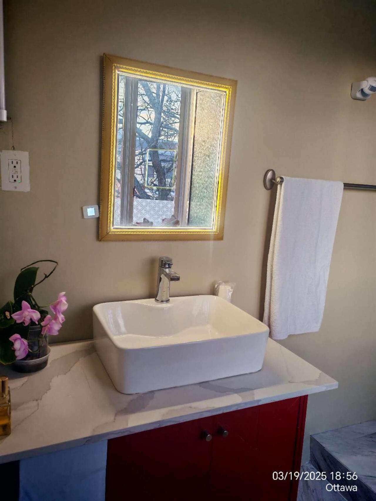 Sun W P Bathroom Near Universty Canal,free Parking * Ottawa