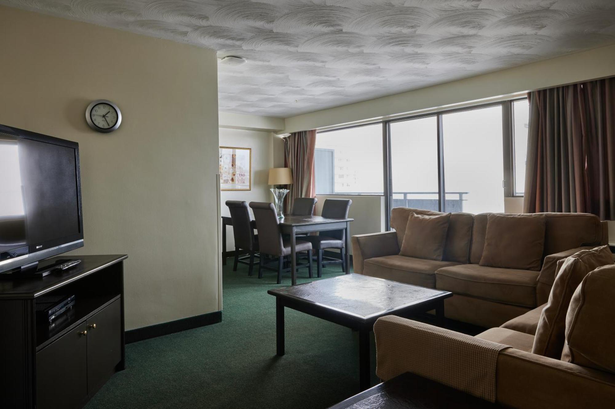 Aparthotel The Business 3*