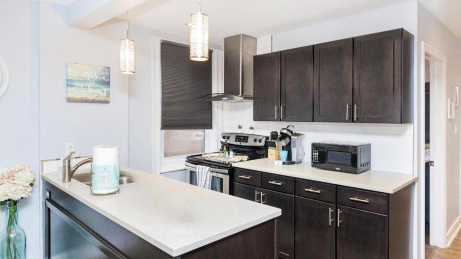 Urban 1br Gem With Kitchen, Smart Tv & Workspace Ottawa